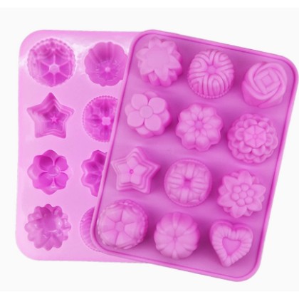 (Ready in melaka) 12 with various flower-shaped plastic molds, high temperature resistance 12连各种花形 胶模具 耐高温（7108）